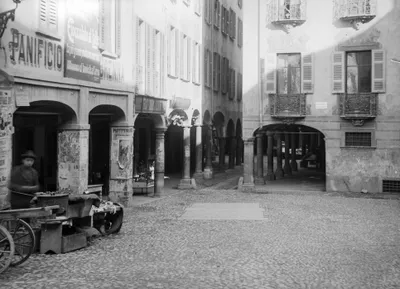 Arkaden mit Geschäften